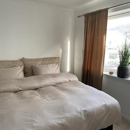 Koselig Leilighet I Hjertet Av フレッケフィヨール エクステリア 写真